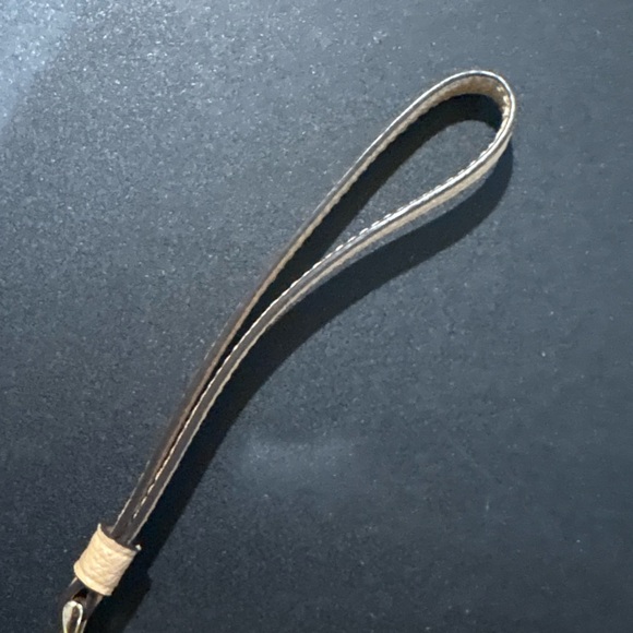 👜 Coach Beige Pebbled Leather Wristlet Zip Pouch - Picture 2 of 7